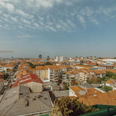 Downtown Grand Tower View By Vacationy * Πόρτο