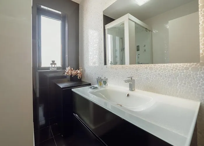 Downtown Grand Tower View By Vacationy * Πόρτο