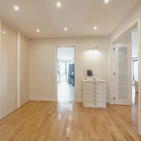 Downtown Grand Tower View By Vacationy * Oporto