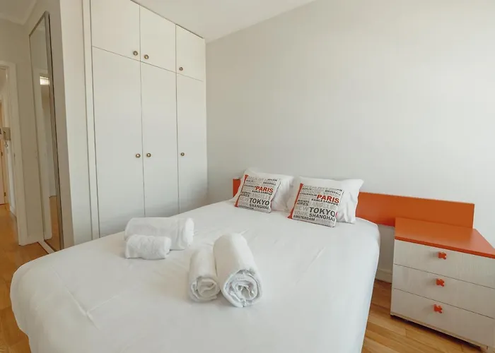 Downtown Grand Tower View By Vacationy * ポルト