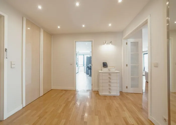 Downtown Grand Tower View By Vacationy * ポルト