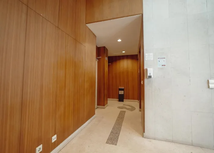 Downtown Grand Tower View By Vacationy * ポルト